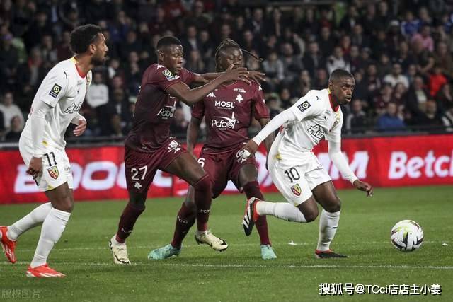 斯诺克世锦赛：16强战赵心童丁俊晖首阶段战平