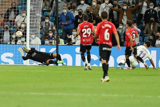 翟晓川13+10首钢6人上双轻取上海 王哲林20+14